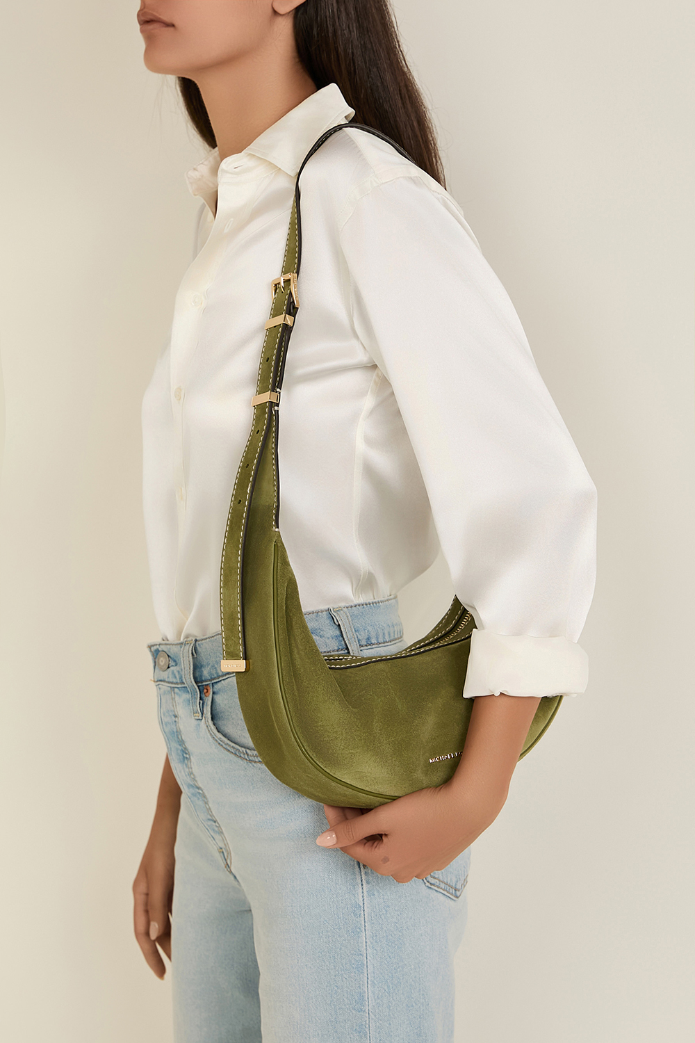 תמונת כל הלוק של תיק כתף